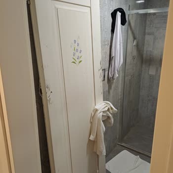 Marmaris Otelinde Kırık Banyo Kapısı, Kalitesiz Yemek Ve Hijyen Eksikliği