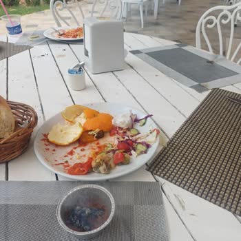 Marmaris Otelinde Kırık Banyo Kapısı, Kalitesiz Yemek Ve Hijyen Eksikliği