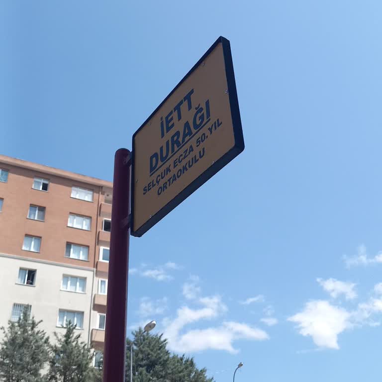 Ümraniye Selçuk Ecza Okul Durağında Araç Parkı Çocukları Tehlikeye Atıyor