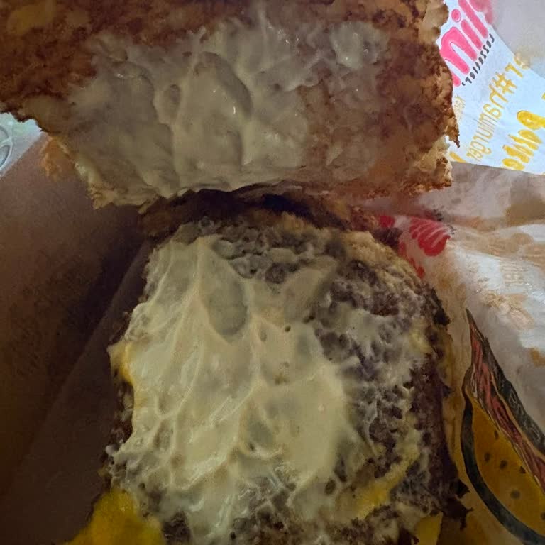 Yanlış Burger Ve C****’in Saygısız Yaklaşımı