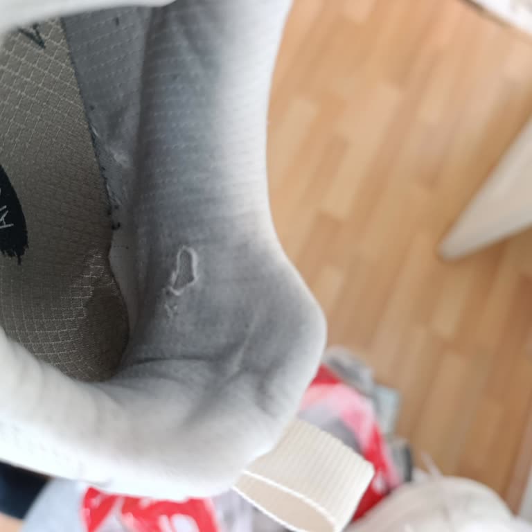 İç Astar Hemen Yırtılan Skechers Ayakkabılar İçin Tam İade Talebi
