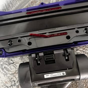 Dyson Başlığındaki Çift Taraflı Bant İşçiliği Müşteriyi Hayal Kırıklığına Soktu