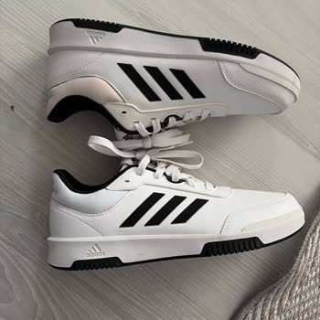 Adidas Ayakkabıda Renk Farklılığı Ve Kampanya Sözünün İhlali