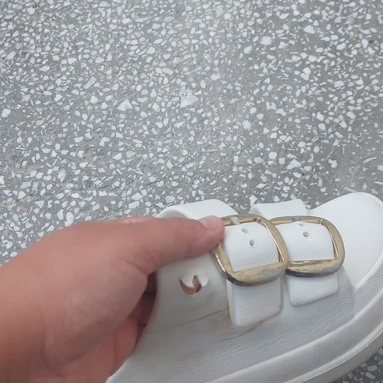 Terliğin Tokası Kısa Sürede Koptu Ve Rengi Soyuldu, Değişim Veya İade İstiyorum