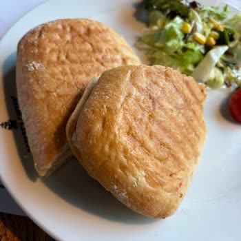 Yanlış Tost Ve Soğuk Sandviç Ve Personelin Duyarsız Tutumu