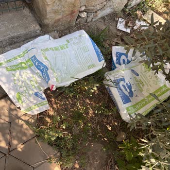Hamidiye Mahallesinde İnşaat Atıkları Sokakları Kirletiyor