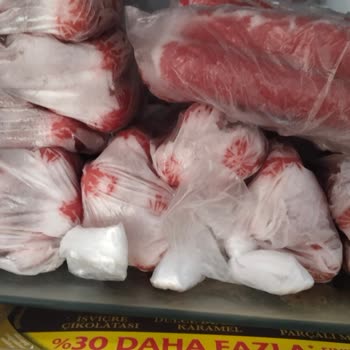 Banvit Sosisinde Kırmızı Ve Pembe Sıvı Şoku