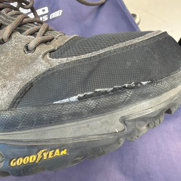 Skechers Ayakkabısında Açılma Ve Yırtılma, Kısa Sürede Değişim Talebi