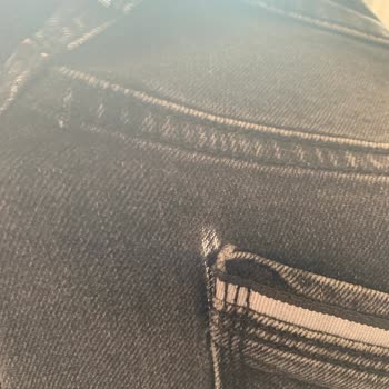 Mavi Kot Pantolonunda Arka Cep Aşınması Ve Kalite Düşüşü