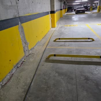 Gamador Meydan Sitesi A Blok 2. Kat Otoparkında Sürekli Su Sızıntısı Ve Yetersiz Geçici Çözümler