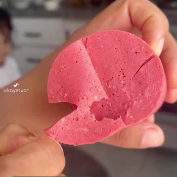 Beşler Sucuk Ve Salamın İçinden Çıkanlar