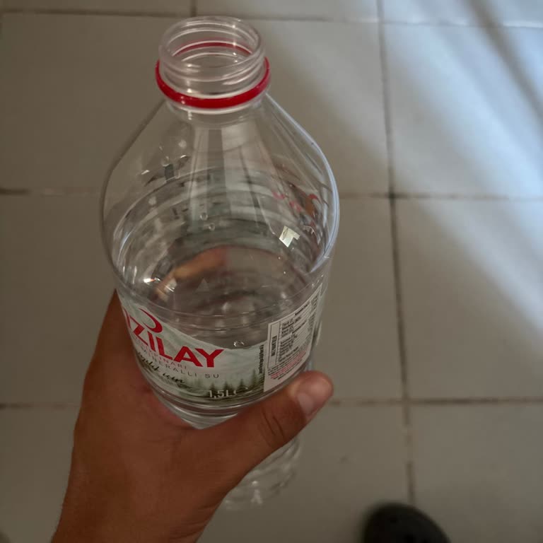 Kızılay Marka Suyunda Keskin Koku Ve Sağlık Riski