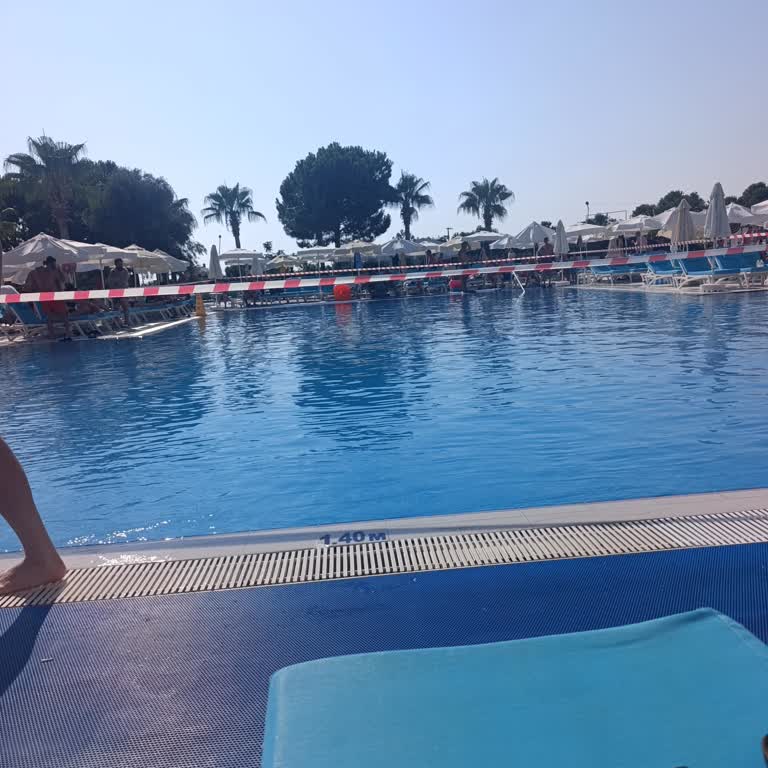 Kirli Havuz, Aileyi Hastalığa Soktu Ve Tatili Mahvetti