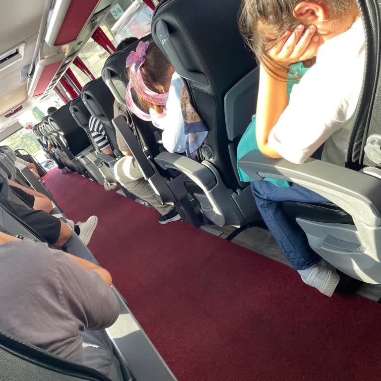 Efe Tur Otobüsünde Su Ve Muavin Yok, İç Mekan Kötü Kokuyor