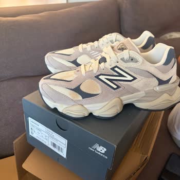 New Balance 9060 Ayakkabıda Belirgin Leke - Acil Değişim Talebi