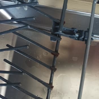 Beko Bulaşık Makinesinin Alt Sepeti Paslandı, Sağlık Riski Ve Ücretsiz Değişim İsteği