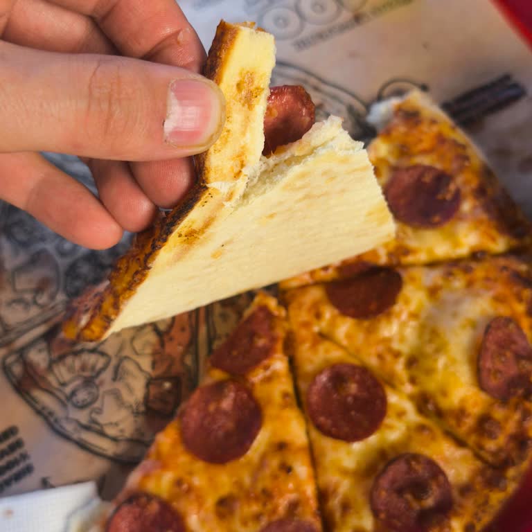 Hamuru Yetersiz Pişmiş Pizza Ve Çalışanların Uyarıyı Göz Ardı Etmesi