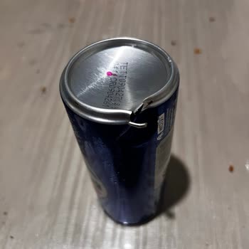 A101 Çeşme Şubesinde Boş Ve Hasarlı Pepsi Kola Paketi