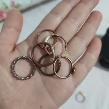 Koton Yüzüklerinin Hızlı Kararması Ve Yeşil İz Bırakması Mağduriyet Yaratıyor