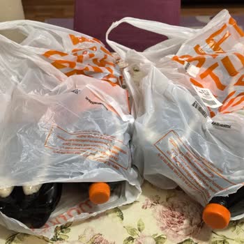 Migros Sanal Market'te Yırtık Poşetlerde Şişeler Teslim Edildi, Notlar Göz Ardı Edildi