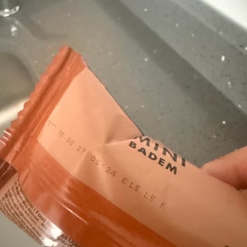 Algida Magnum Dondurmasındaki Beyaz Pütürlü Görünüm Gıda Güvenliği Endişesi Yaratıyor