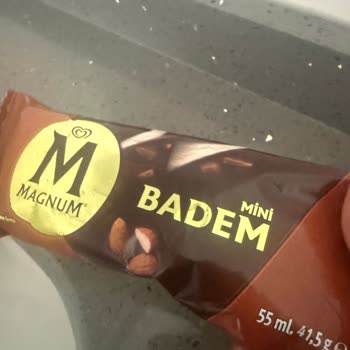 Algida Magnum Dondurmasındaki Beyaz Pütürlü Görünüm Gıda Güvenliği Endişesi Yaratıyor