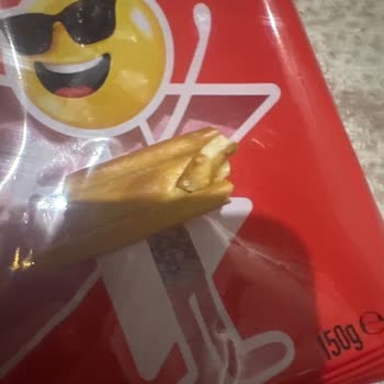 BİM Atıştır Tuzlu Çubuk Krakerde Üretim Hatası Ve Kırık Parça