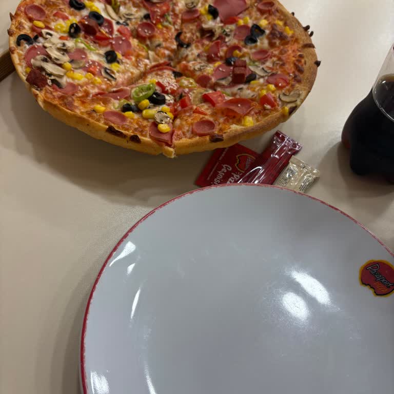 Lezzetsiz Pizza Ve Cevapsız Garsonluk Nedeniyle Ücret İadesi Talebi
