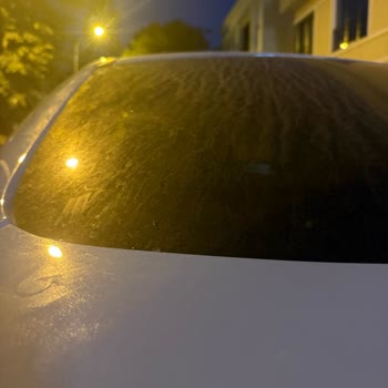 Mercedes Bostancı Mengerler Servisinde Araçta Cam Ve Boya Üzerinde Su Lekeleri Ve Boya Tozu