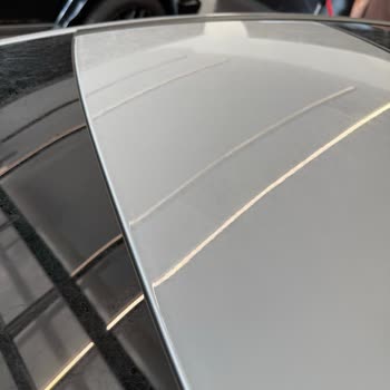 Mercedes Bostancı Mengerler Servisinde Araçta Cam Ve Boya Üzerinde Su Lekeleri Ve Boya Tozu