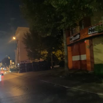 Şeyhli Mahallesi'nde Yanmayan Sokak Lambaları Trafiği Tehlikeye Atıyor