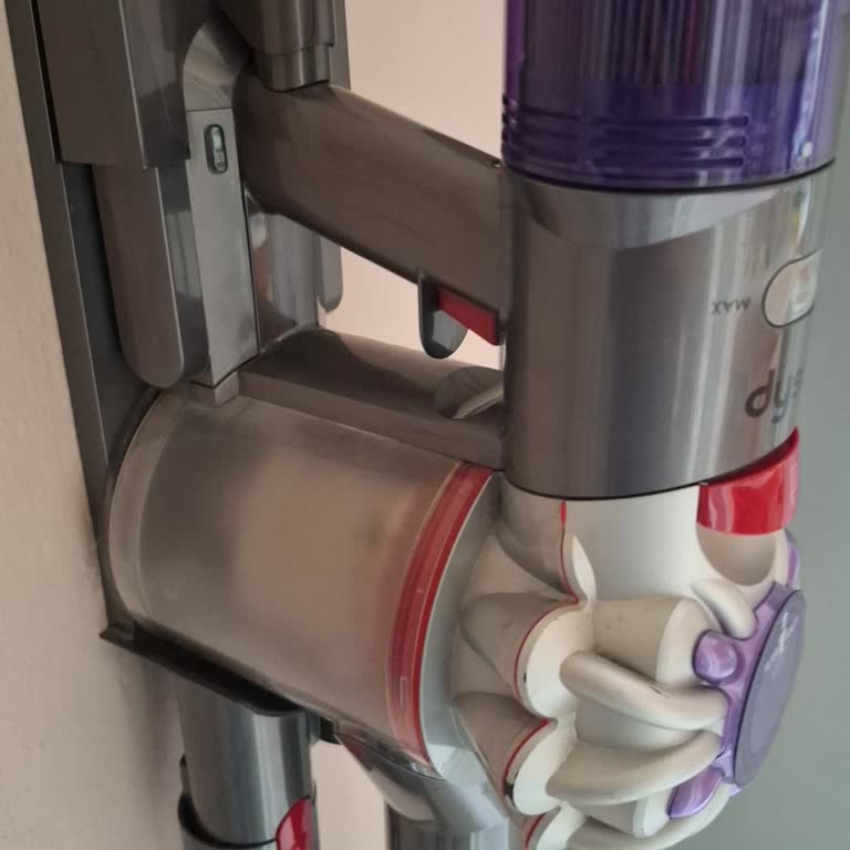 Dyson V8 Dikey Süpürge Kapanma Ve Çekim Gücü Azalması İçin Ücretsiz Parça Değişimi Talebi