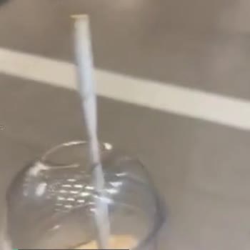 Starbucks Pipetler Kötü, Değiştirin Lütfen