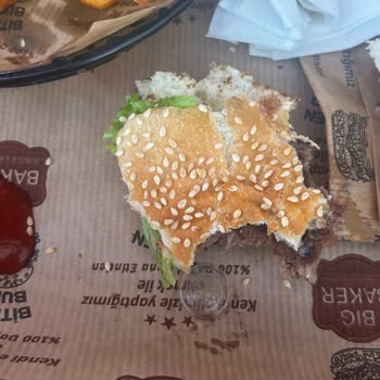 Hamburgerde Plastik Parça Bulunması Ve Boğulma Tehlikesi