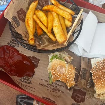 Hamburgerde Plastik Parça Bulunması Ve Boğulma Tehlikesi