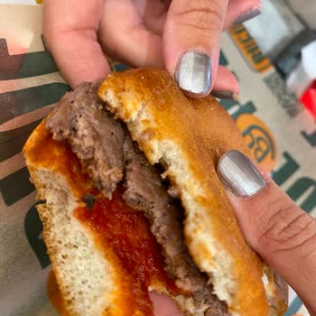 McDonald's Westpark Şubesinde Çocuğa Ölü Sinek İçeren Hamburger Ve Müdürün İlgisiz Yanıtı