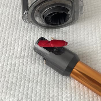 Ek Garantili Dyson V10 Boru Klipsi Tekrar Kırıldı, Ücretsiz Değişim Talebi