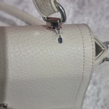 Kayra Çantasının Kısa Sürede Koptu Ve Derisi Çatladı