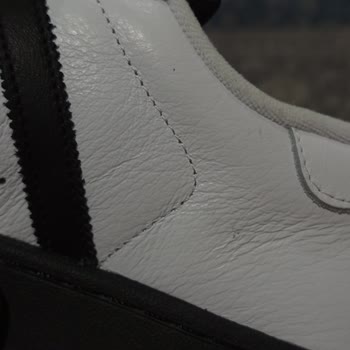 Adidas Resmi Sitesinde Hasarlı Kutu Ve Lekeli Superstar Ayakkabı