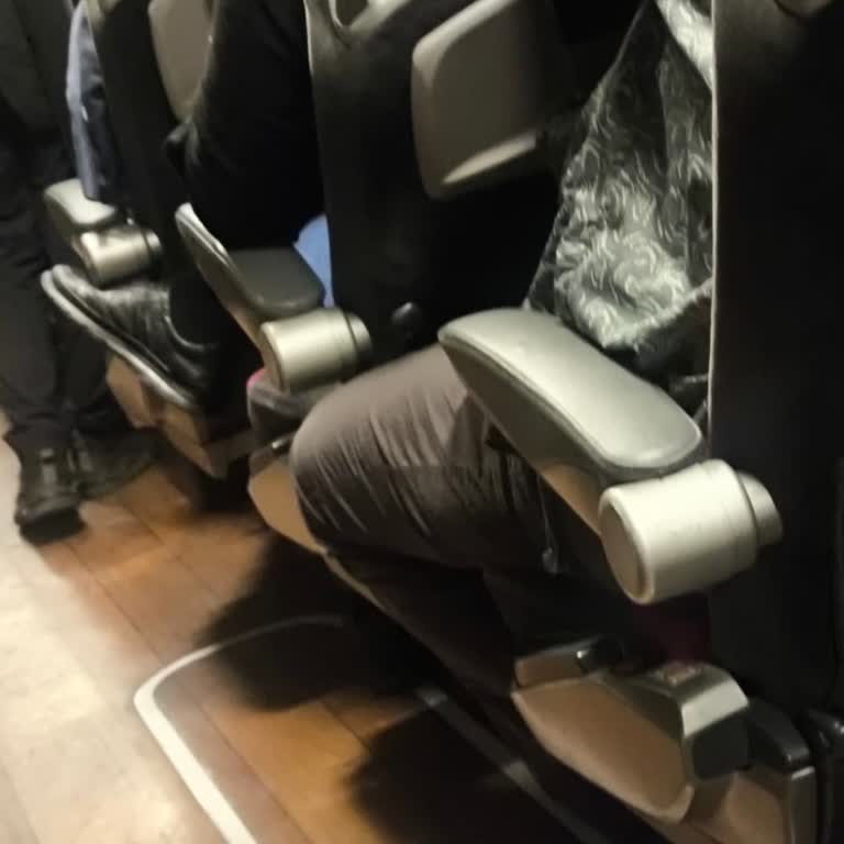 Sıkışık Koltuk Düzeni Ve Güvensiz Otobüs Tasarımı