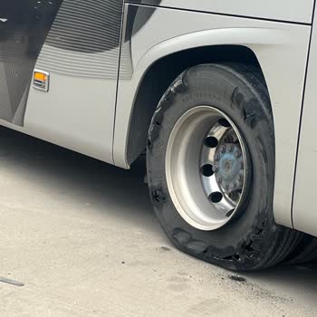 Şoförün Aşırı Hız Ve Lastik Patlamalarıyla Kars Bursa Yolculuğunda Can Güvenliği Tehlikesi