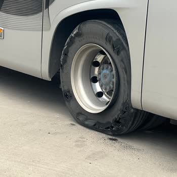Şoförün Aşırı Hız Ve Lastik Patlamalarıyla Kars Bursa Yolculuğunda Can Güvenliği Tehlikesi
