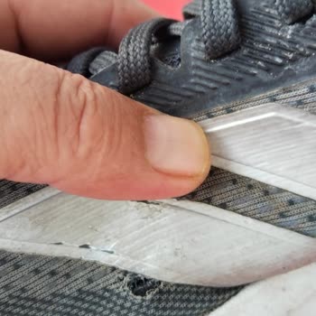 2 Yıllık Garantili Adidas Ayakkabının Erken Deformasyonu Ve Mağazanın Fotoğrafla İnceleme Reddi