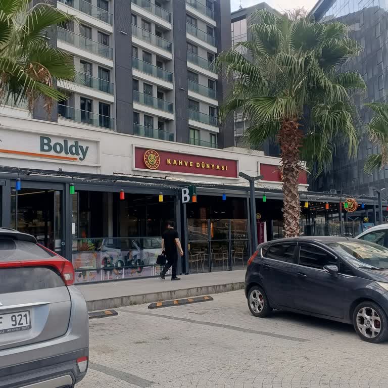 Kahve Dünyası Şubesinde Personelin Kırıcı Ve Saygısız Tutumu Kuryeyi Kovdu