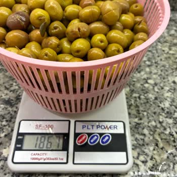 Eksik Gramaj Ve Küflenmiş Zeytin Üzerine Aldatma Ve Şikayet Yayınlanmaması