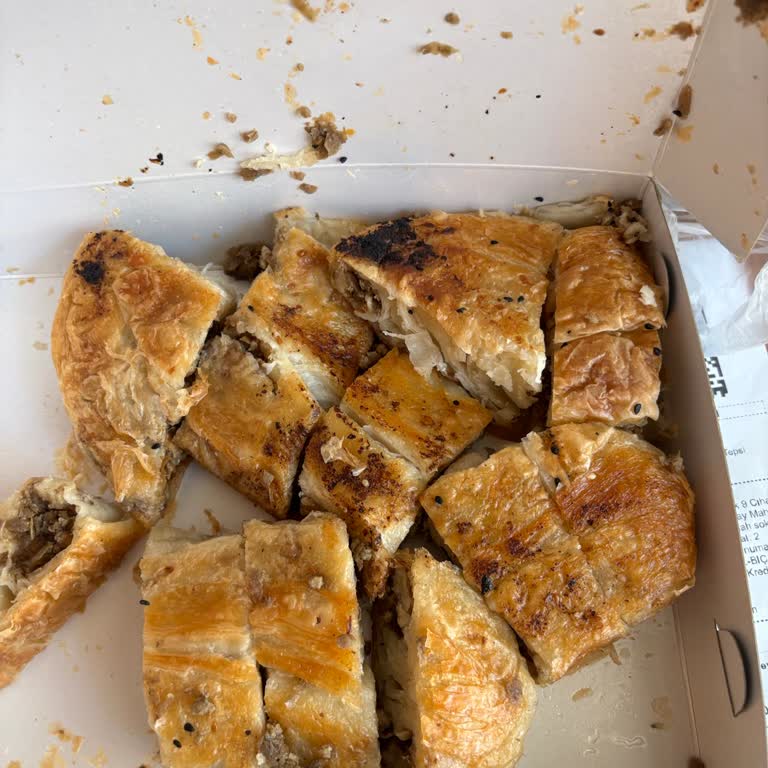 Alanya Ehl-i Börek Şubesinde Pişmemiş Börek Ve Tam İade Talebi
