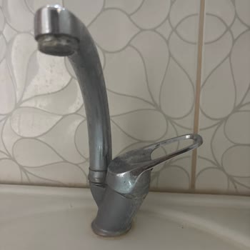 Yol Çalışması Sırasında Patlayan Su Borusu Nedeniyle Su Kesintisi Ve Bildirim Eksikliği
