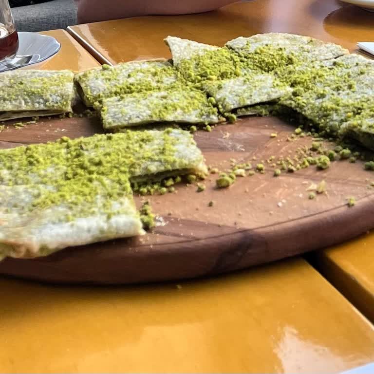 Üç Kişilik Kahvaltı Ücreti Yanlış Hesaplandı Ve Katmer Kuru