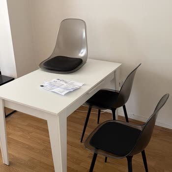 Adore Mobilya'dan Hatalı Sandalye Parçaları Ve Cevapsızlık