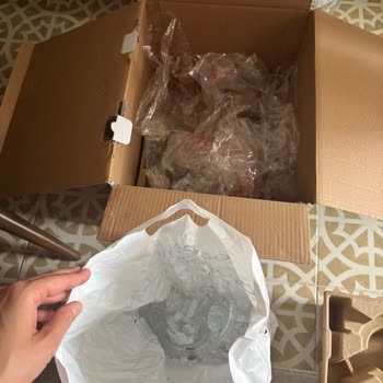 Mağaza Çalışanları Kontrol Talebimizi Reddetti, Hediye Ürün Kırık Çıktı